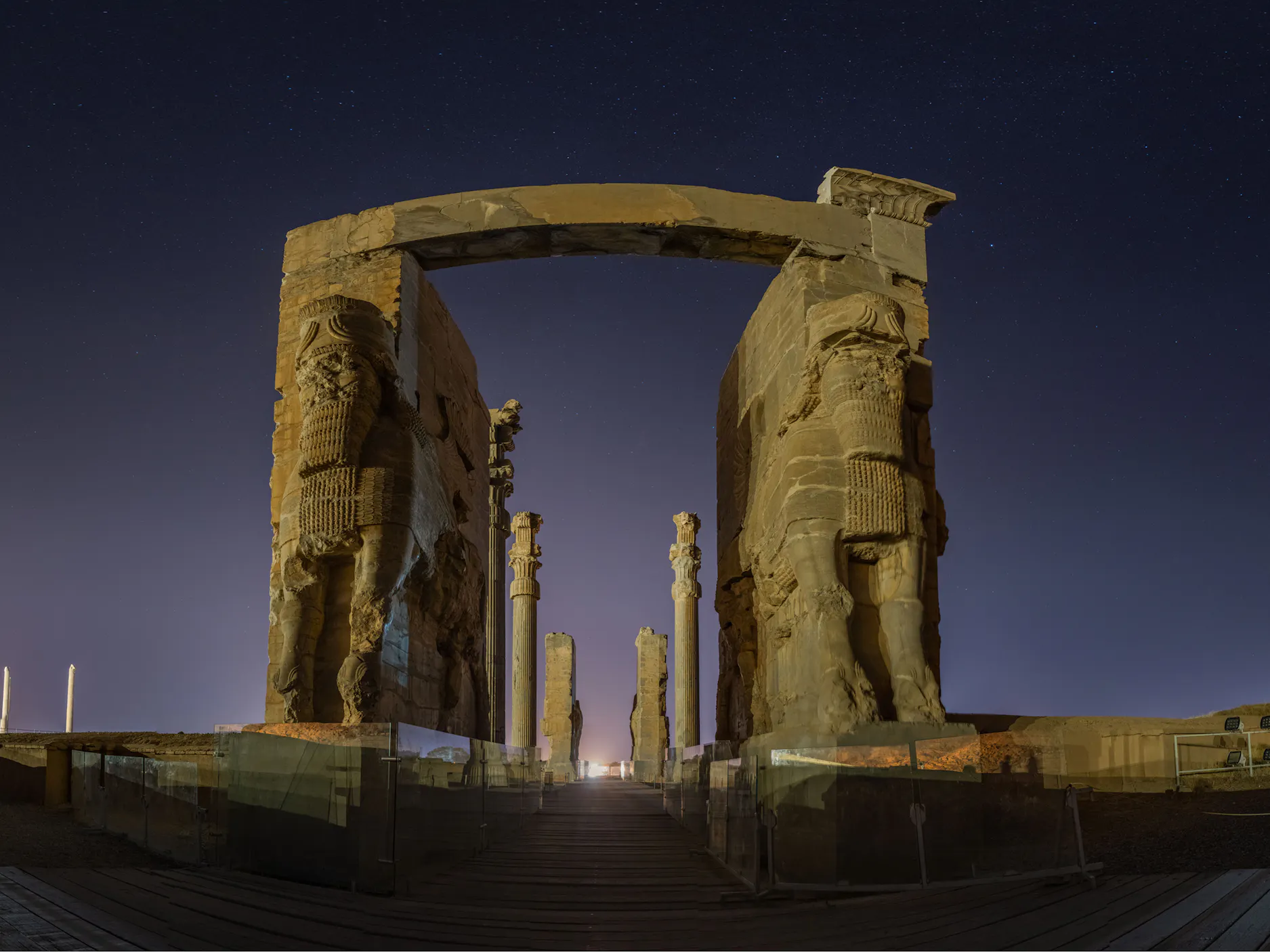 Spomenik Vrata vseh narodov v Iranu